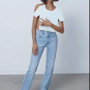 Ljusblåa zara jeans i storlek 36 mid rise!💘