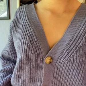 Superfin lilla kofta 💜💜 - Jag köpte plagget här på plick, men får inte användning av den🥰 Bilden är tagen från plick.