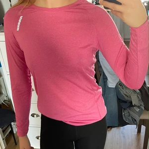 Träningströja  - Rosa träningströja från karhu! Nyskick.