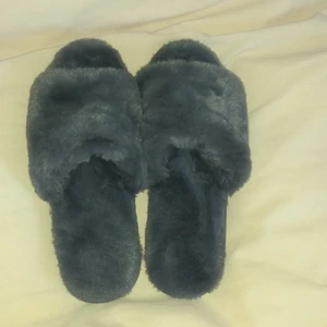 Mystofflor stl 40-41 - Helt oanvända tofflor, det är en liten storlek 40-41 så funkar även för er som har storlek 38-39,  frakt ingår i priset 