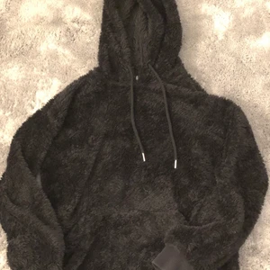 Hoodie från hm stl xs - Väldigt mysig hoodie, säljer pga att jag inte använder längre
