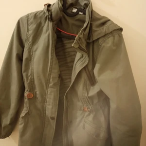 Jacka - Fin och bra jacka för barn. Ingen fel på den.