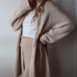 Stickad kofta - Frakt tillkommer 