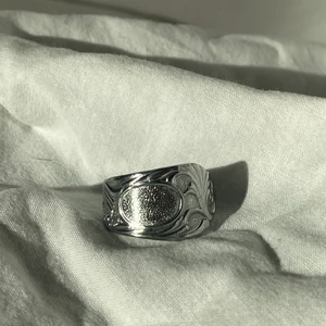 Ring - Jättecool ring med omkretsen 6,5 cm! Alla pengar går till WWF! Köparen står för frakt! 