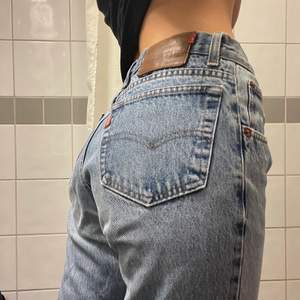Raka jeans från westis i mom jeans modell, storlek M