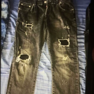 Dsquared2 jeans svarta - Säljer ett par svarta dsquared2 jeans också, i storlek S, inga skador och inget kvitto finns kvar