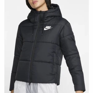 Nike jacka - Säljer min snygga Nike jacka för 700kr+ ev frakt. Nypris 1149 kr. I fint skick