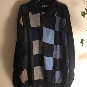 sweatshirt - farfarströja köpt secondhand som inte kommer till användning, sitter som en oversized sweatshirt på mig som är en S/M:)