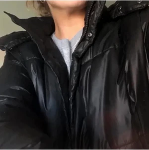 Puffer jacket - Glansig Puffer jacket från weekday i strl XS (Oversized) I bra skick!!!