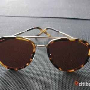  TOMAS MALER - TOMAS MALER Solglasögon helt nytt och oanvänd och Äkta. Priset är 3000 kr och säljas för 1300 kr