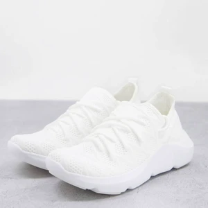 Vita träningsskor - Vita träningsskor från asos, superskönt, och väldigt ”lätta” skor! (endast testade)