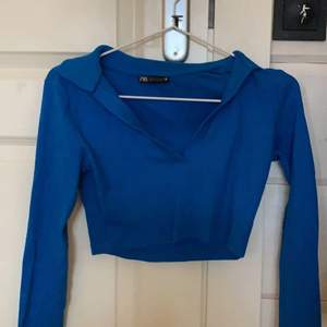 en superfin blå tröja från zara💙 endast använd fåtalgånger, därför skulle jag säga att den är i nyskick