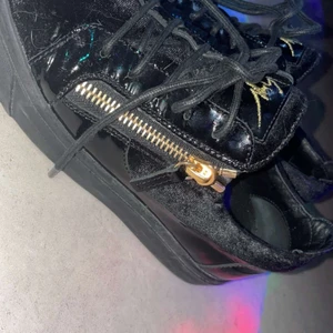 Giuseppe skor i storlek 38 - Säljer dom på grund av fel köp av liten storlek. Men kan sälja det billigare vid snabb affär