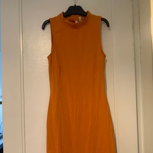 Orange klänning - Snygg klänning från Nelly!