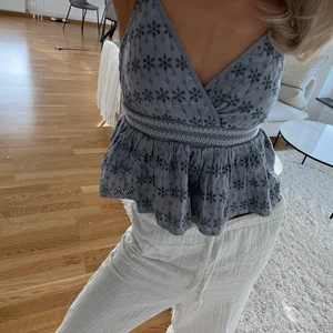 American Eagle topp - Säljer min fina topp från american eagle. I storlek xxs. Knappt använd!  Frakten är inräknad i priset🤩