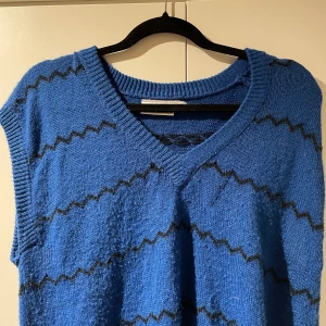 Väst  - Finaste västen! Säljer för att den inte kommer till användning :) 