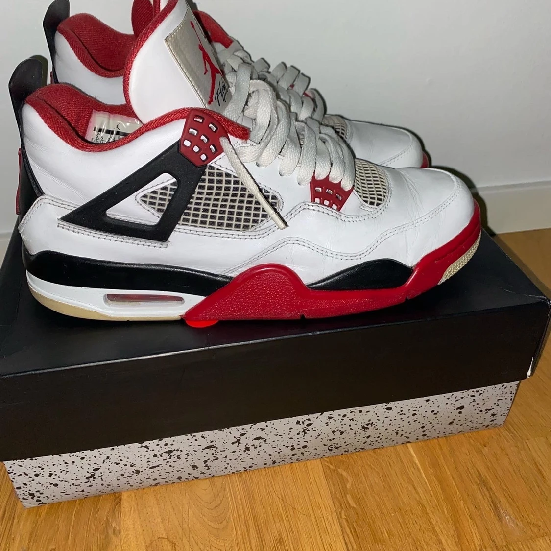 Jordan 4 fire red - 91
