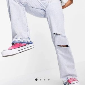 Jeans - Ett par super fina jeans ifrån asos i storlek 36 använda fåtal gånger och säljer då dem är för stora för mig. Köparen står för frakt