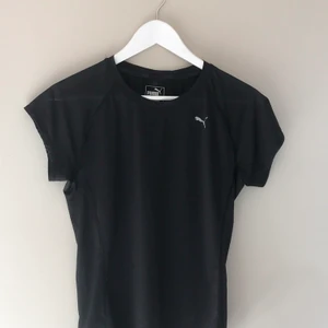 puma träningst-shirt - t-shirt i märket puma. bra skick!