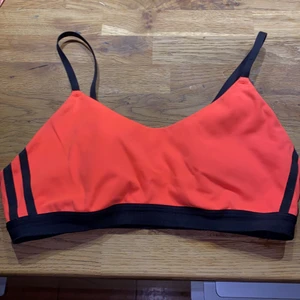 Adidas sport bh - Neon corall/orange sport bh. Helt ny och aldrig använd. Strl M