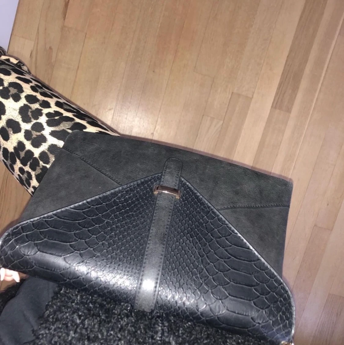 Ormskinnsmönstrad väska  - 90