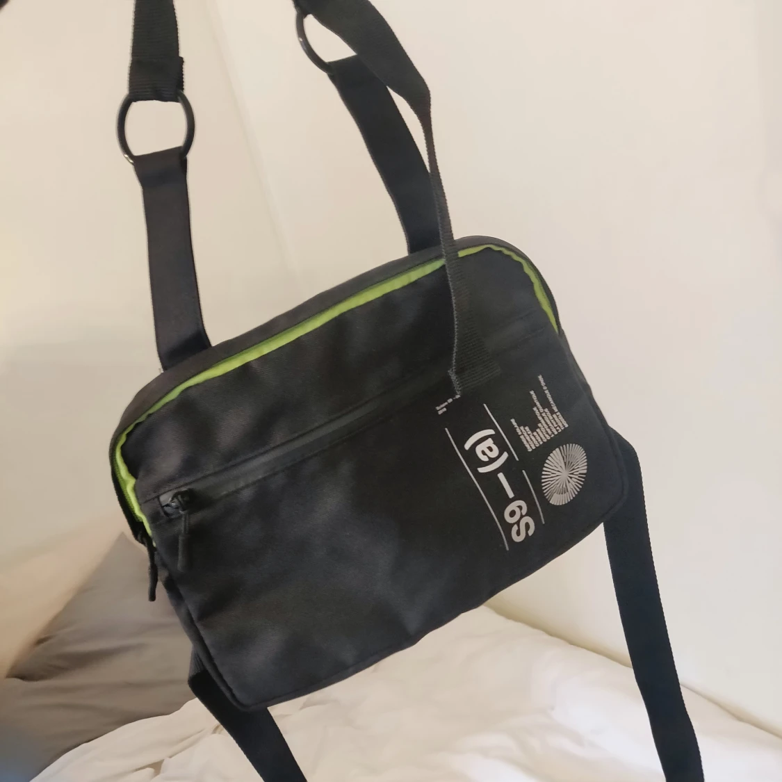 Svart chestbag från asos - 90