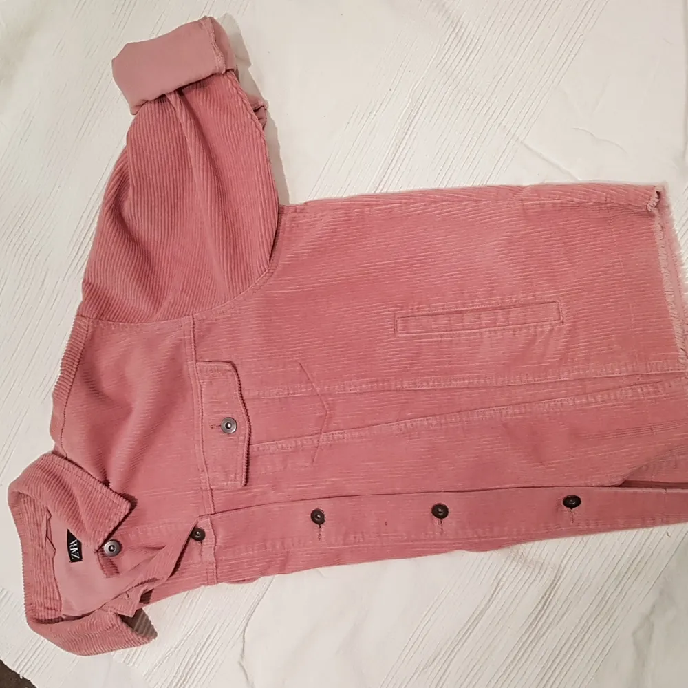 Pink Corduroy/Manchester jacket. Size medium, the size rums large. Zara. . Jackor.