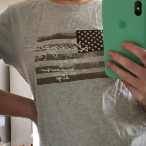 Lexington T-shirt  - Sparsamt använd, köparen står för frakten <3