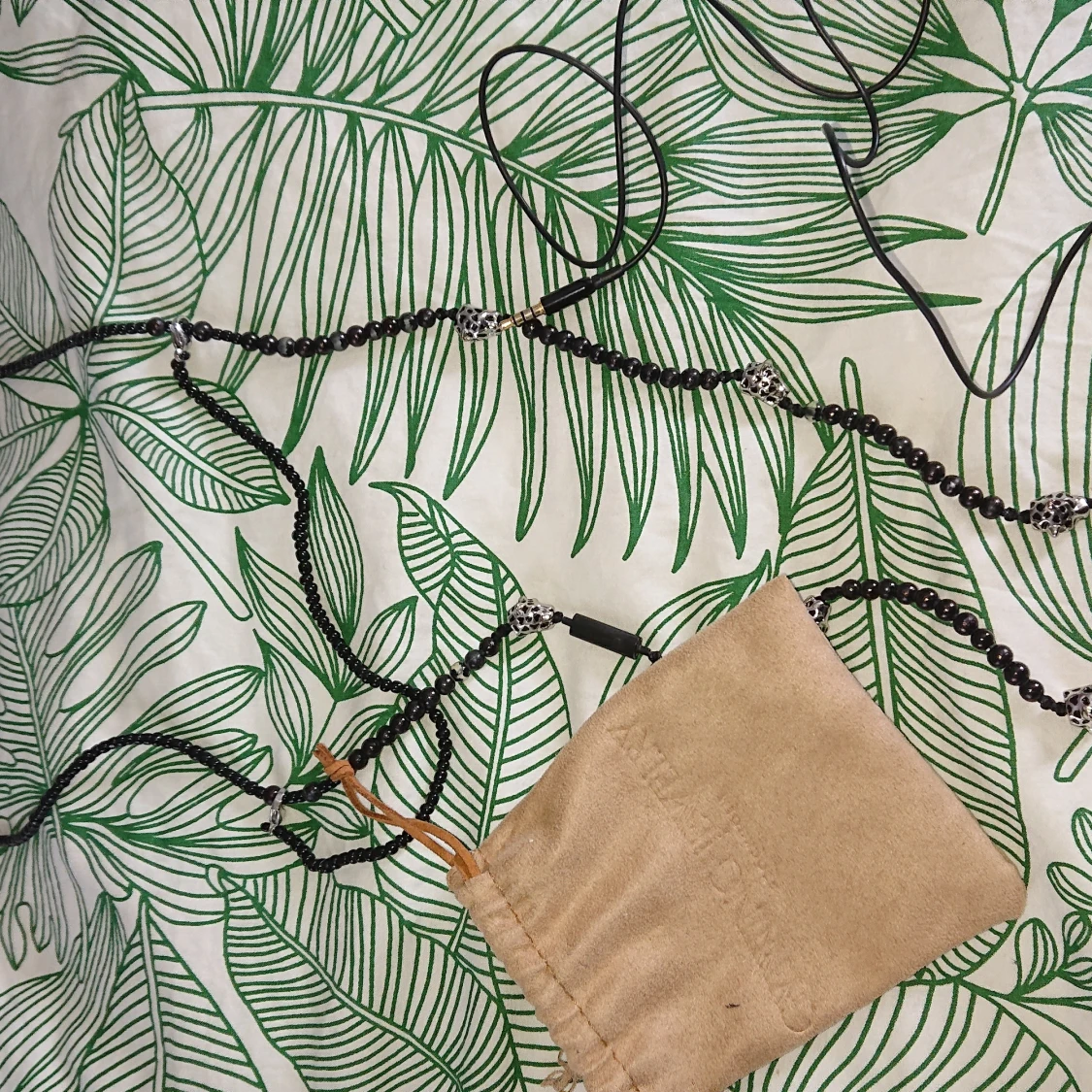 Hörlurar / halsband i ett 