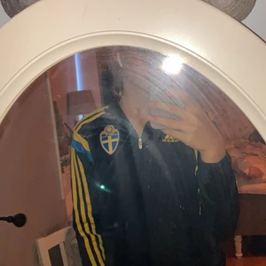 Sverige tröja - Fotbolls tröja, Sverige. Sparsamt använd