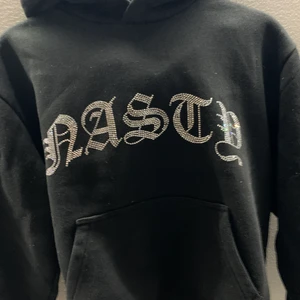 Hiddencult tröja - Säljer min as snygga och trendiga tröja från hiddencult i toppenskick, slutsåld i alla storlekar på hemsidan 💖 buda i kommenterna från 200 💖 budgivningen avslutas tisdag 00:00 💞