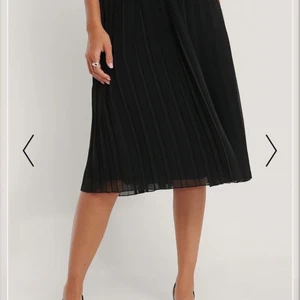 Väckad kjol! - Svart veckad kjol från Nakd. Aldrig använd. 