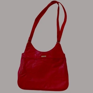 — S O M M A R —  L O P P I S —      Röd väska - Fett snygg röd väska. Köp flera plagg från mitt sommar loppis och få extra 20% rabatt 