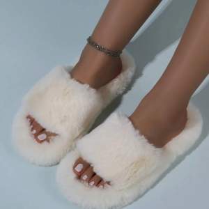 New never used fluffy slippers. Can take swish or PayPal. 