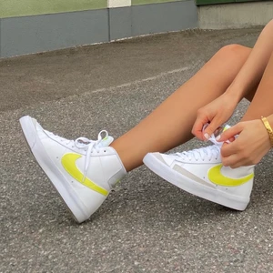 NIKE W Blazer Mid 77 - Använda 2 timmar, så i princip nya