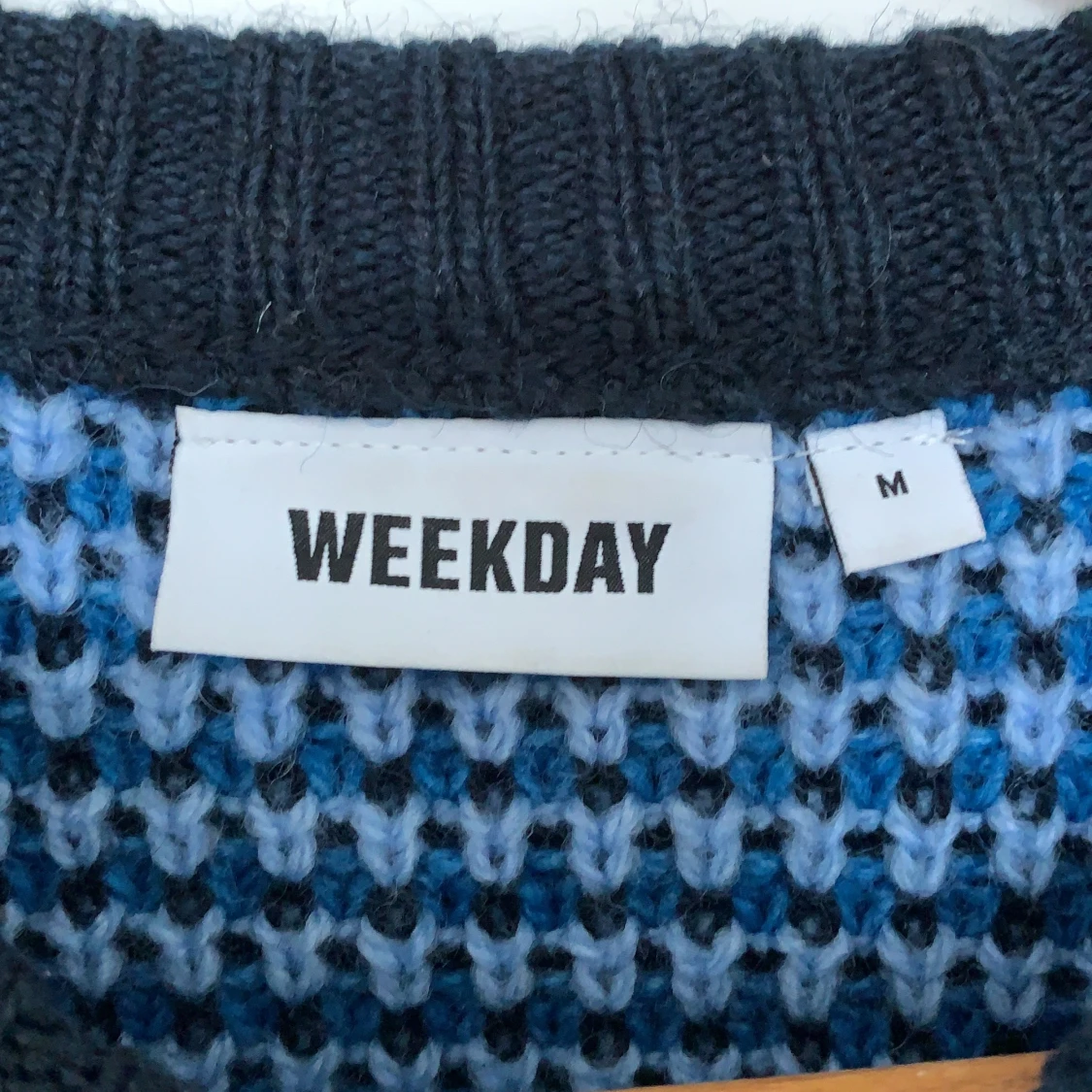 Blå stickad tröja  - 91