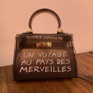 Väska - Smoke färgad väska knappt använd! Bra skick