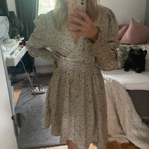 Gullig klänning - Säljer denna super gulliga klänning 