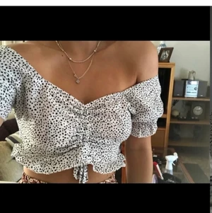 Prickig blus⭐️⭐️ - aldrig använd!! Jötte gullig topp från zara!! 