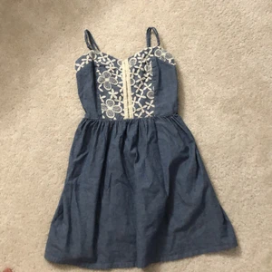 Så fin klänning till sommaren !! Kostar 40kr - Så fin klänning 👗 jätte fin och skön att ha på 