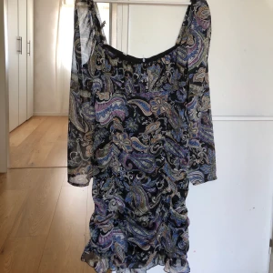 Klänning - Storlek M. Aldrig använd!