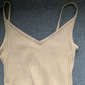 Linne - Snyggt basic linne från HM. Säljer på grund av att jag inte använder det längre. Den är i bra skick så säljer för 49kr🤎