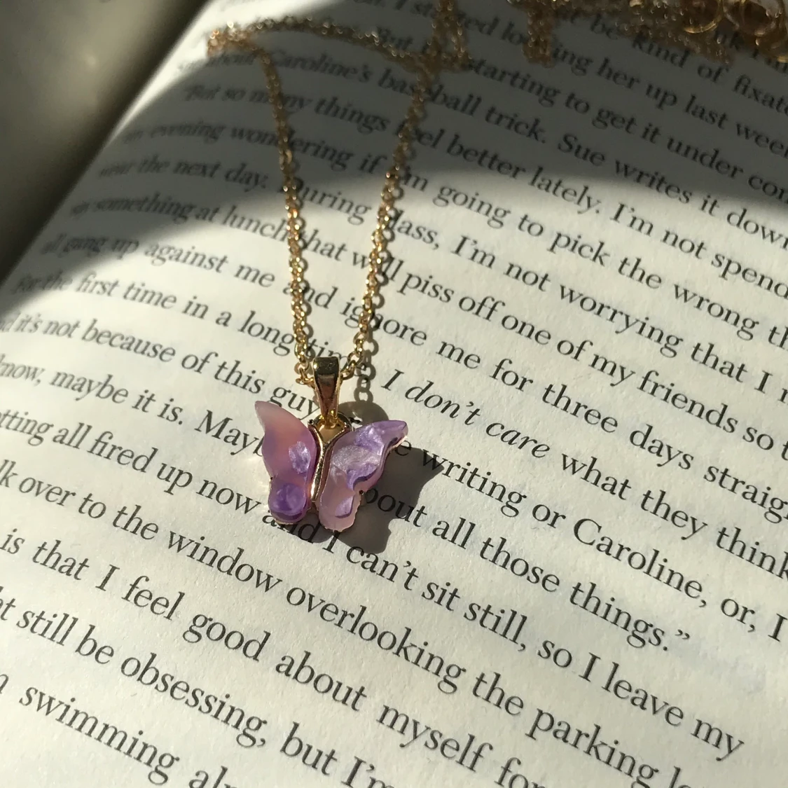 Rosa/lila fjärils halsband  - 91