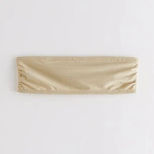 & other stories strapless bh - GRATIS FRAKT!! Säljer en jättebekväm BH köpt från & Other Stories för några månader sedan. Den är aldrig använd utan endast testad, tyvärr för liten för mig. Skriv om du har några frågor eller är intresserad✨✨ (läs min bio)