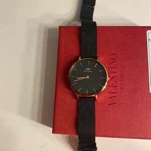 Klocka -  klocka från Daniel Wellington. Som ny. Köpt för 1299kr