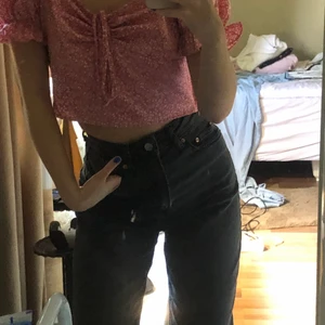 Topp - Urgullig topp från SHEIN, knappt använd. 