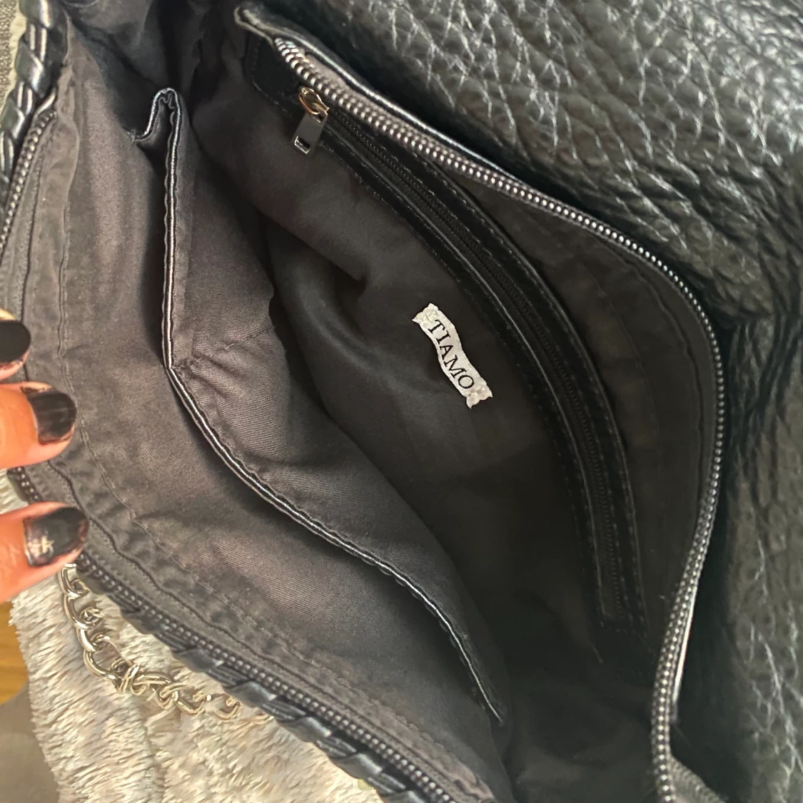 Svart väska från Tiamo  - 90