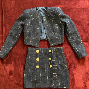 Kostym S - Kostym.  Kjol och jacka.  Sytt på en personlig beställning.  Jag klädde mig en gång.  Högkvalitativt tyg. Chanel tyg