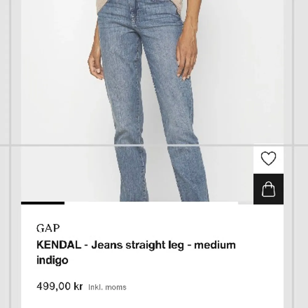 Hej!💕Jag säljer dessa GAP Kendal jeans i storlek 27x32 (SITTER JÄTTEBRA PÅ DOM SOM BÄR STORLEKEN S) Sitter bra på mig som är 173 cm.Köpta för 499kr men säljer för minst 180. Buda!! 💕 Om ni har frågor eller nått så fråga mig .PRIS KAN DISKUTERAS!. Jeans & Byxor.