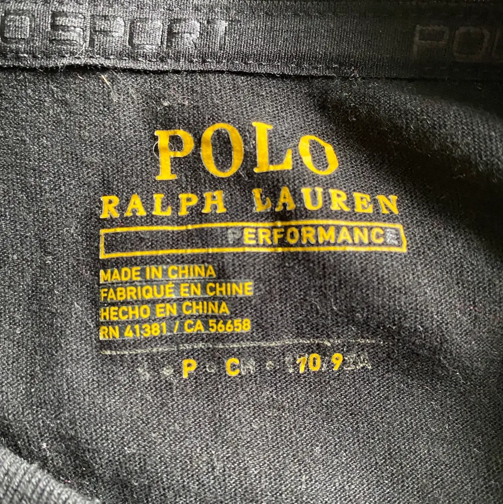 Långärmad t-shirt från Ralph Lauren i bra skick. Använd fåtal gånger. T-shirts.